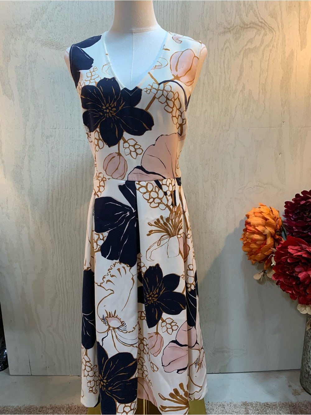 Ann Taylor Sleeveless Floral V-Neck Midi Dress in Navy and Blush